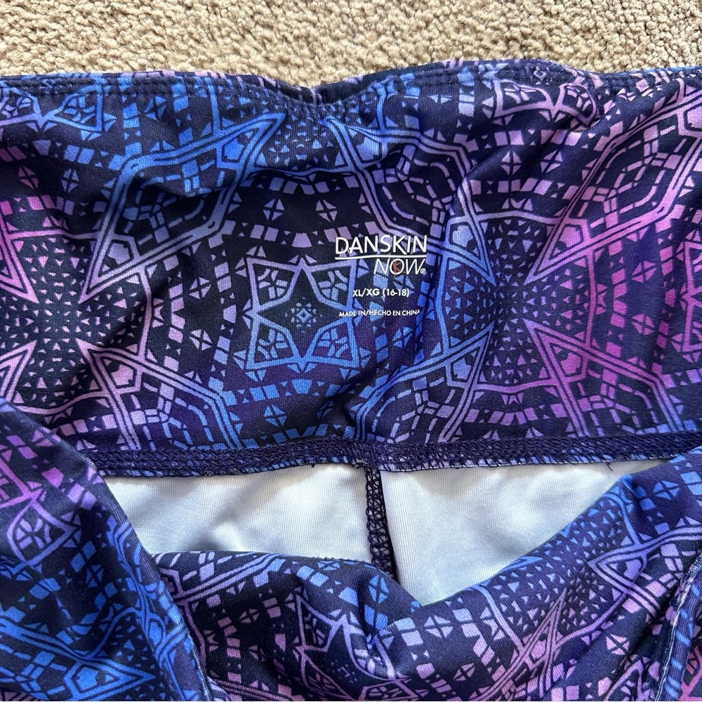 Colorful Patterned Yoga Capris - Picture 3 of 6